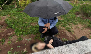 冰城民警暖心救助：雨中守护、意外帮扶传递城市温度
